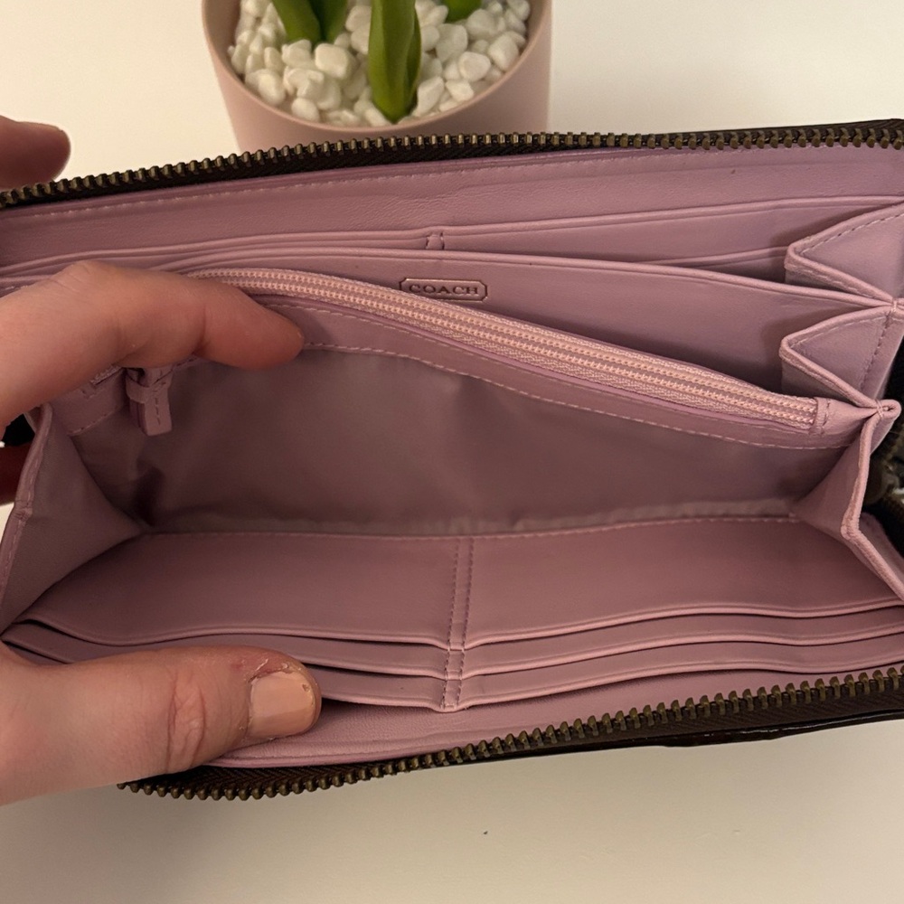 Coach Zoe Legacy Wallet Lavender Interior💜 - Picture 8 of 13